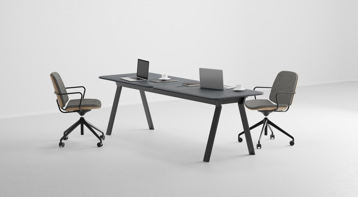 NUNC Svib office chairs with castors, at a desk