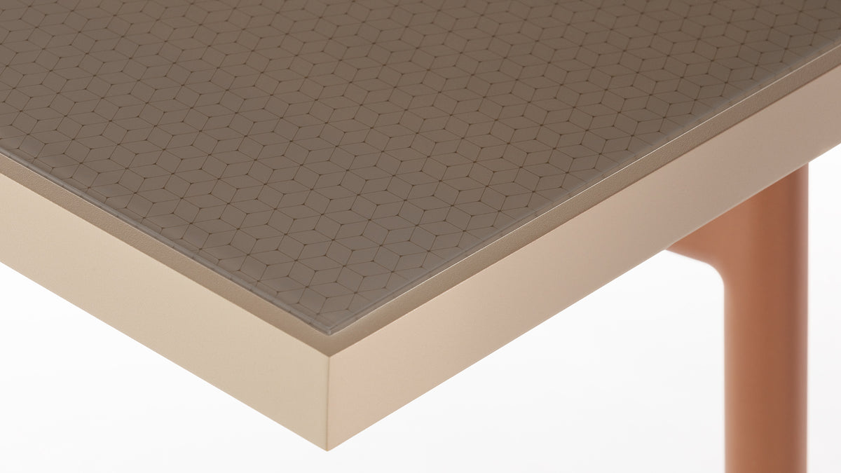 Onde Dining Table, image: Gandia Blasco