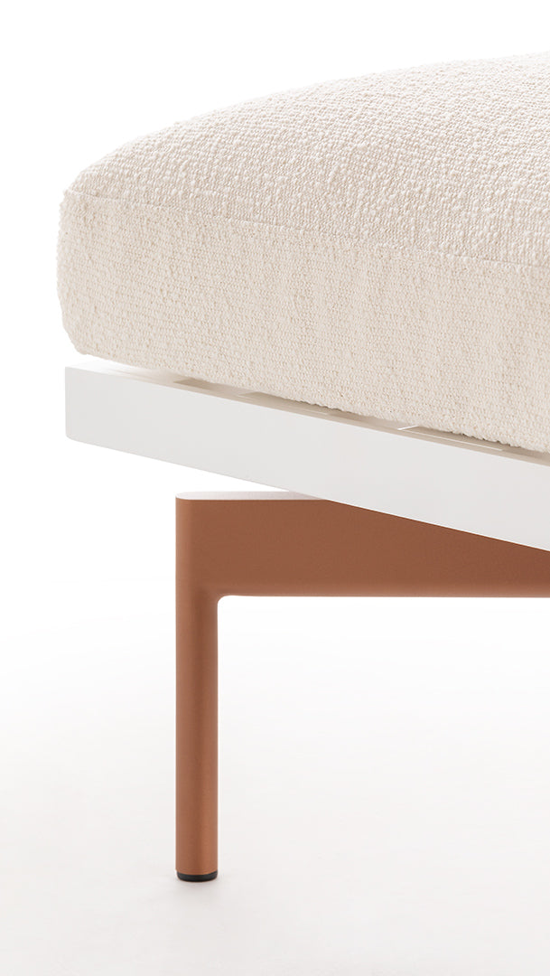 Onde Club Armchair Pouf, image: Gandia Blasco