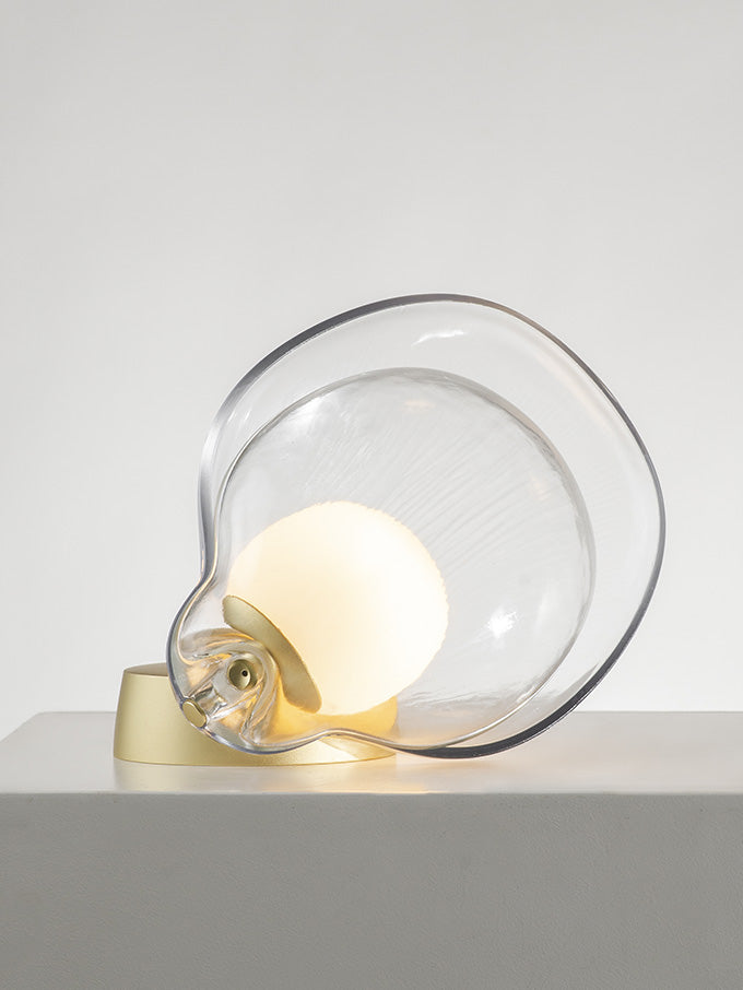 Petal Table Lamp | Photo: Rakumba