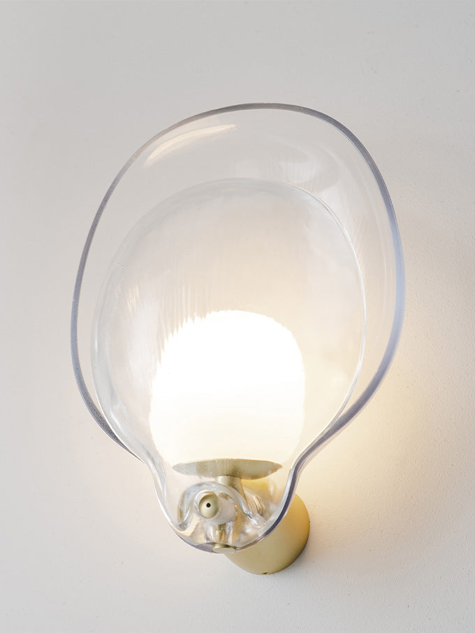 Petal Wall Lamp | Photo: Rakumba