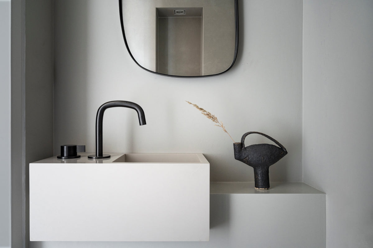 Piet Boon Kekke Mirror in situ, Amstelveen Residence