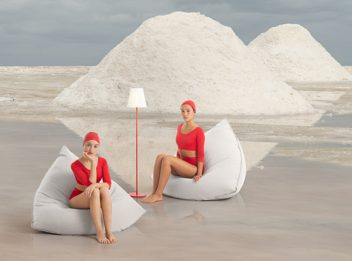 Diabla Plisy Up floor lamp outdoors