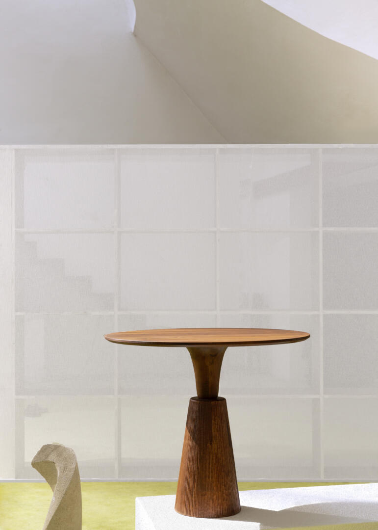 Zanat Pointe Dining Table