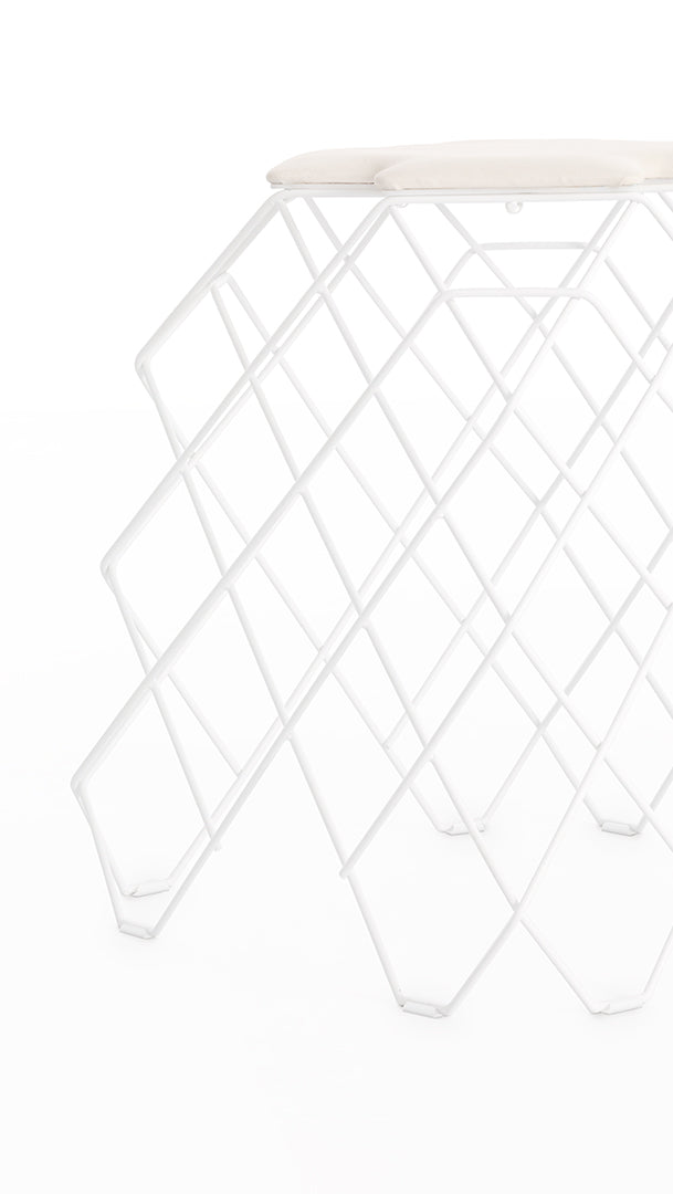 R24 low stool, image: Gandia Blasco