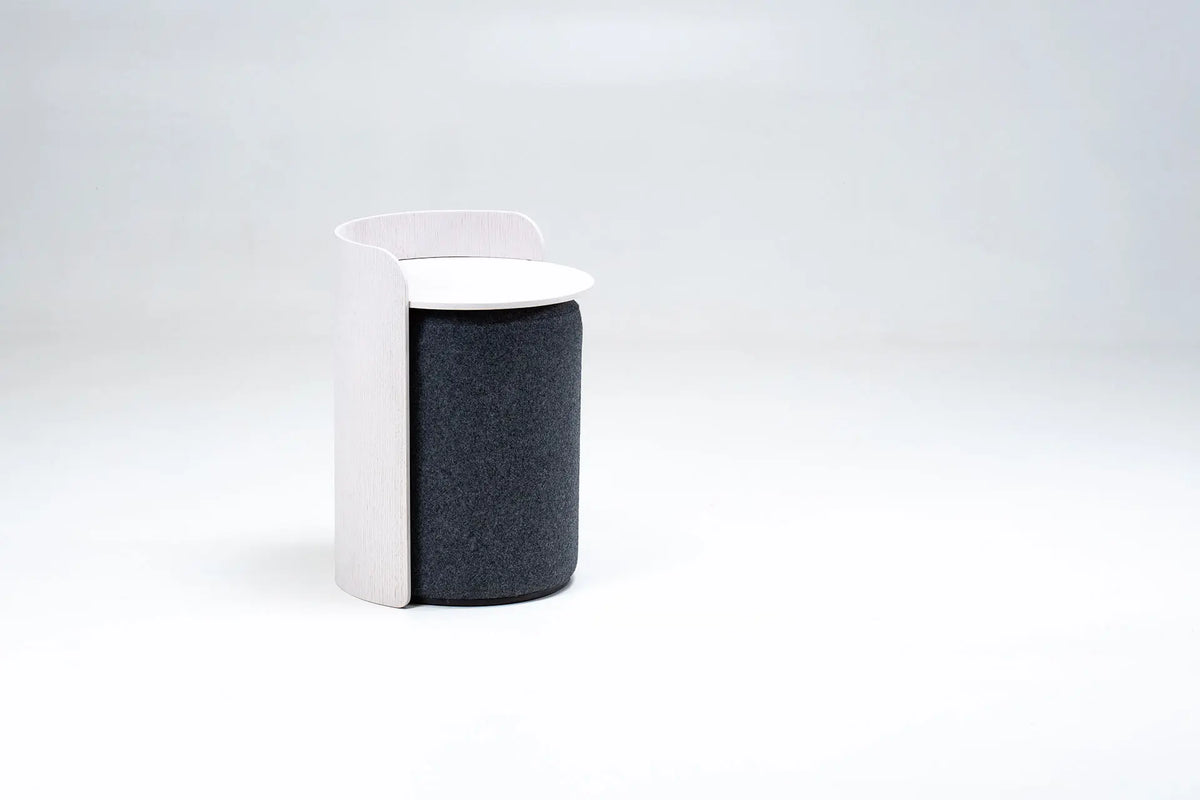 NUNC Skupa A side table and pouf