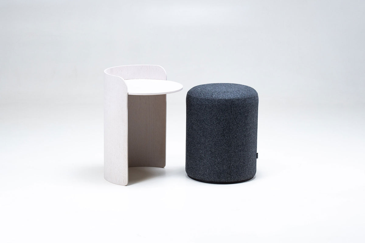 NUNC Skupa A side table and pouf