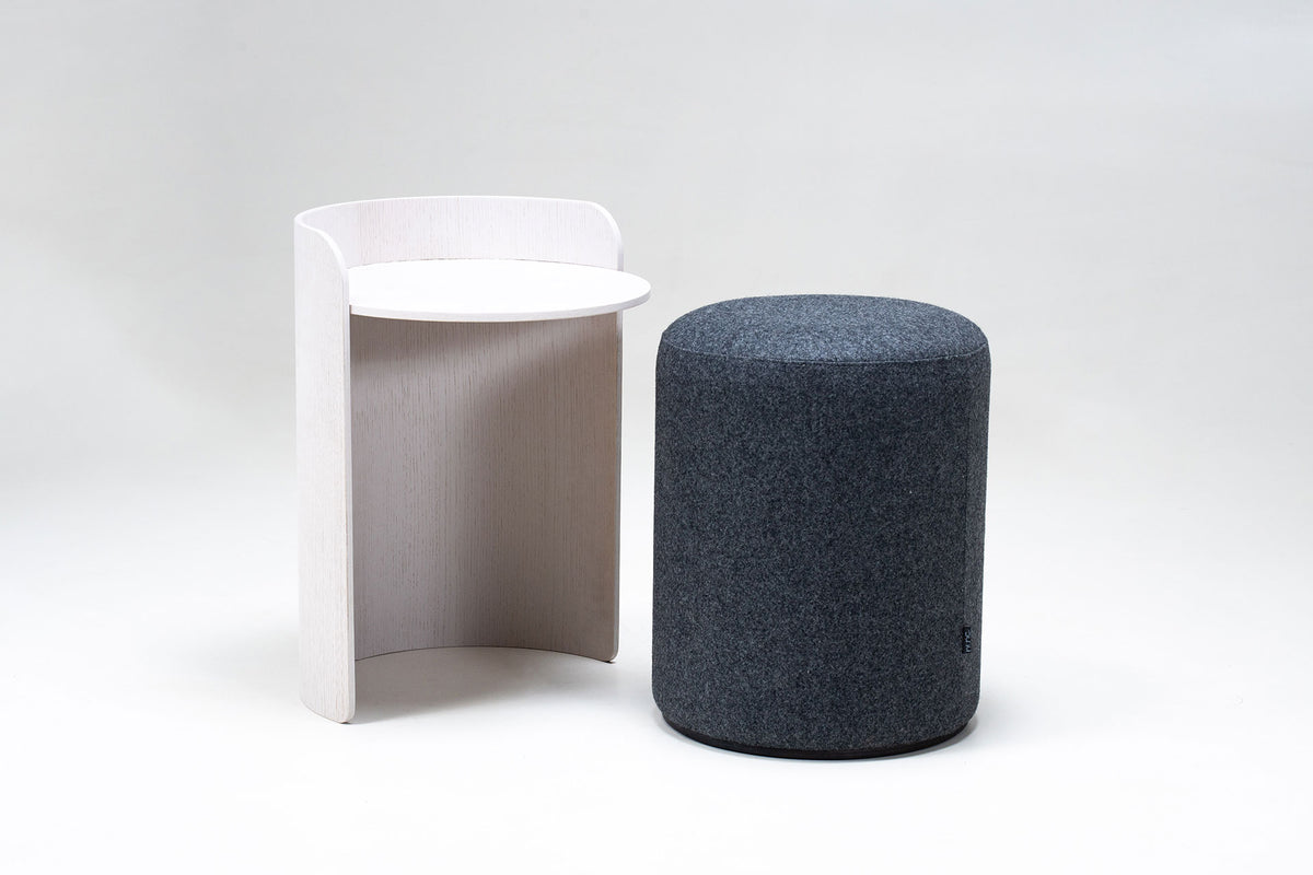 NUNC Skupa A side table and pouf