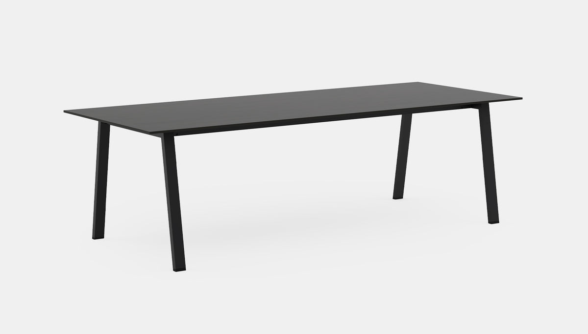 Timeless dining table 250, image: Gandia Blasco