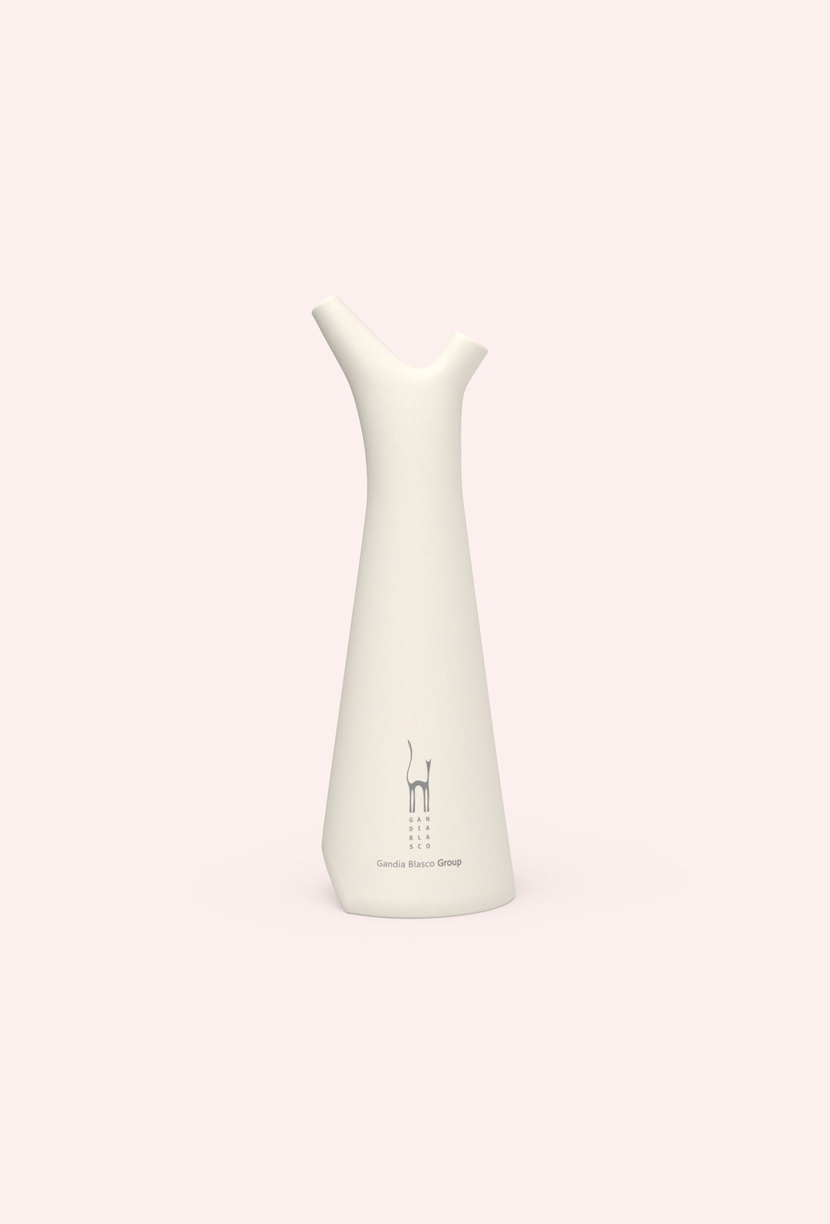 Diabla Tomé jug in natural, front view