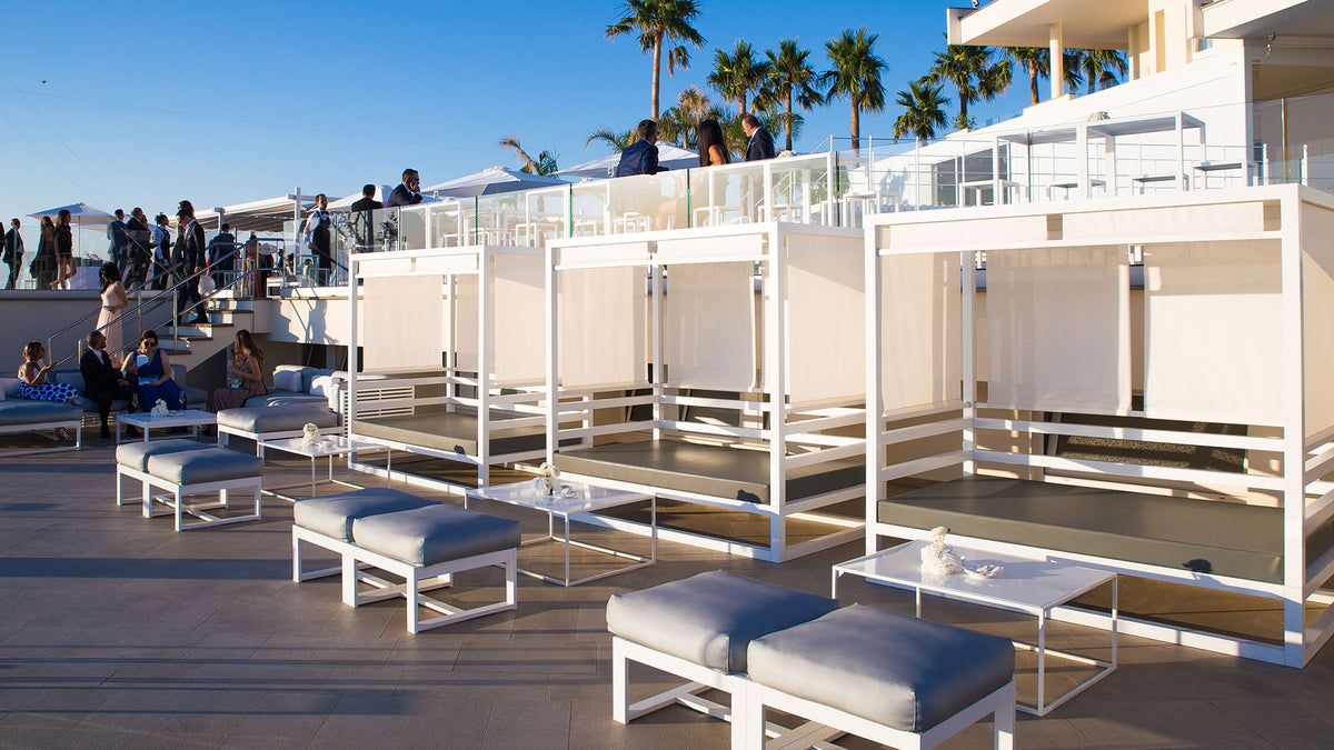 Tres al Fresco Sofa, image: Gandia Blasco