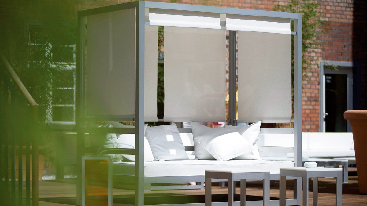Tres al Fresco Sofa, image: Gandia Blasco